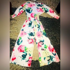 Floral Very pretty palazzo pant jumpsuit/romper size Large- only worn once